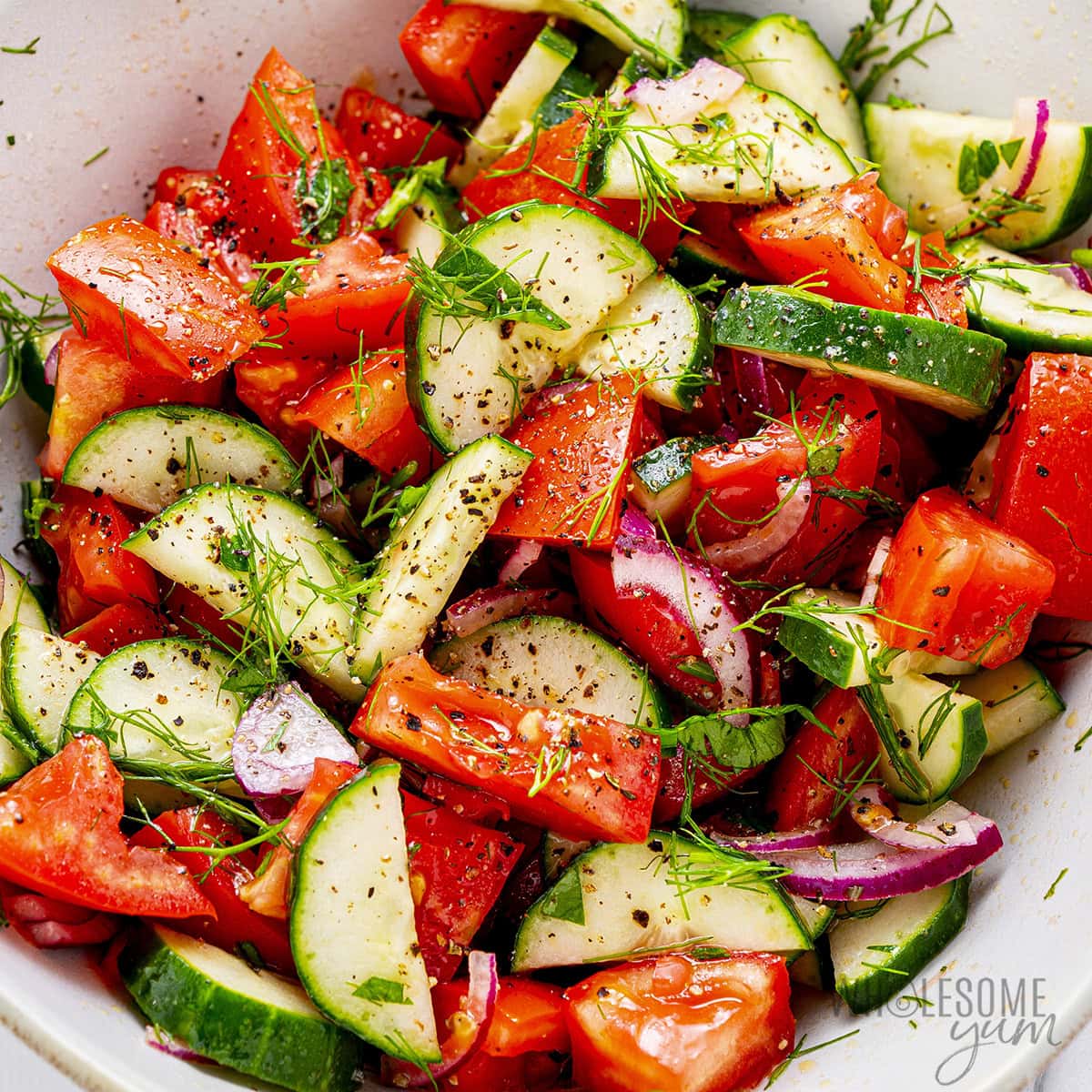 Easy Cucumber Tomato Salad: A Healthy & Hydrating Recipe